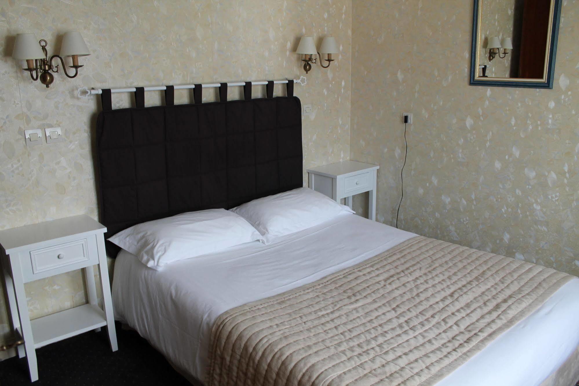 Hotel Moderne Gisors Buitenkant foto