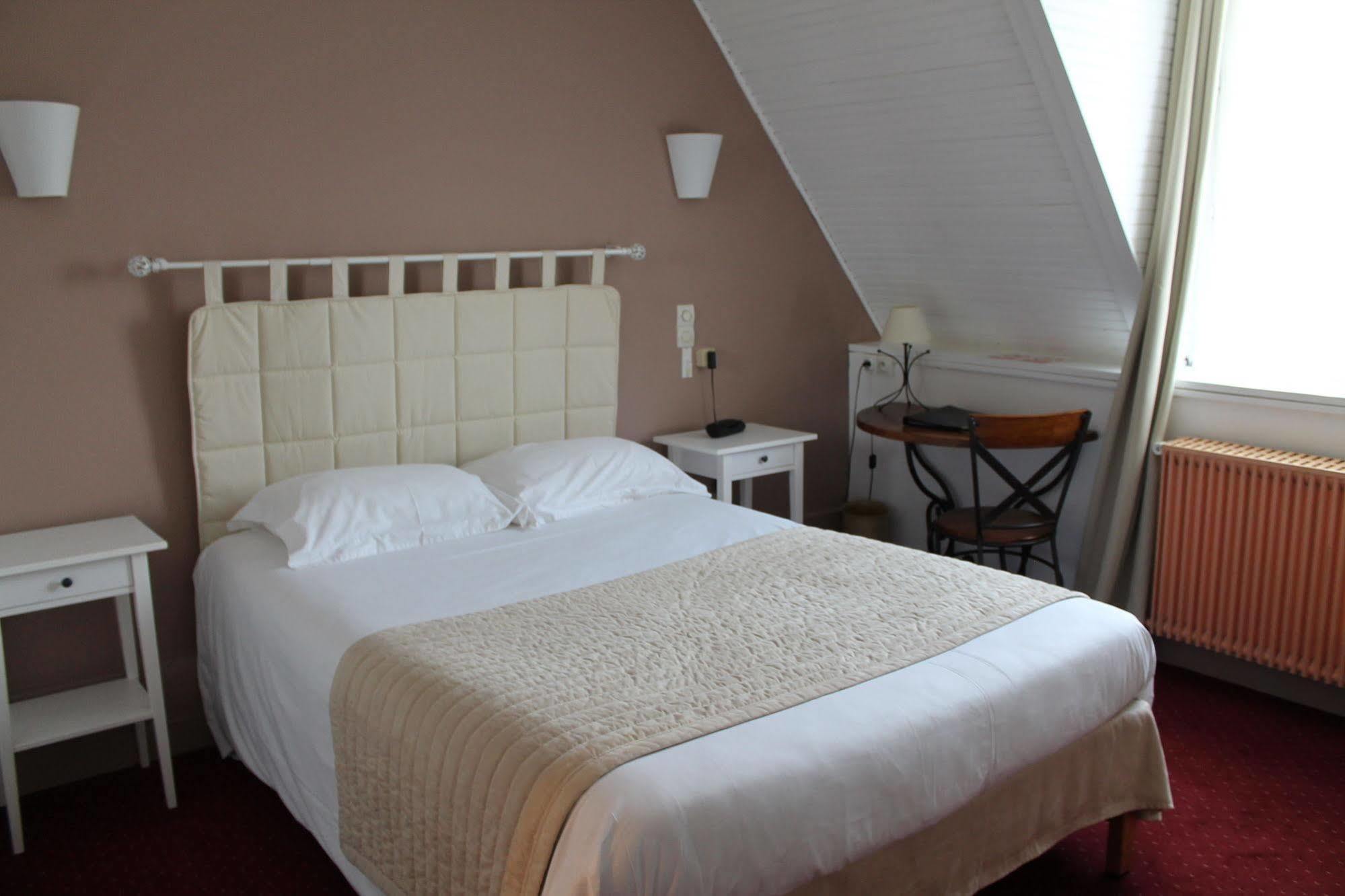 Hotel Moderne Gisors Buitenkant foto